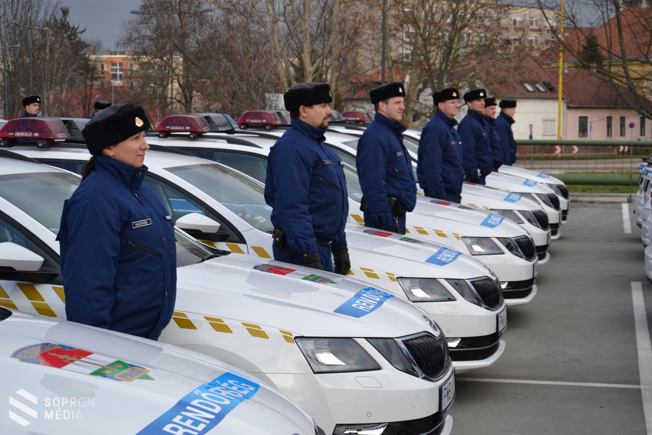 Új járőrgépjárműveket adott át Győr-Moson-Sopron megye rendőrfőkapitánya

