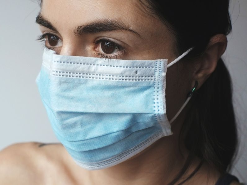 Korlátozott látogatási idő és kötelező maszkhasználat a kórházban