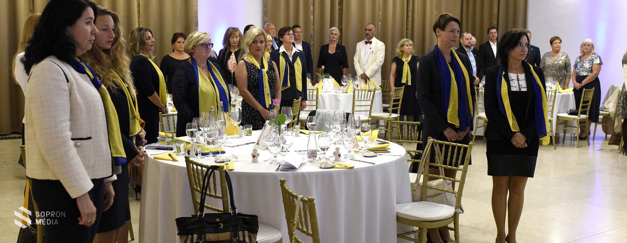 Új elnököt választott és tagokat avatott a Soproni Lady Lions Club