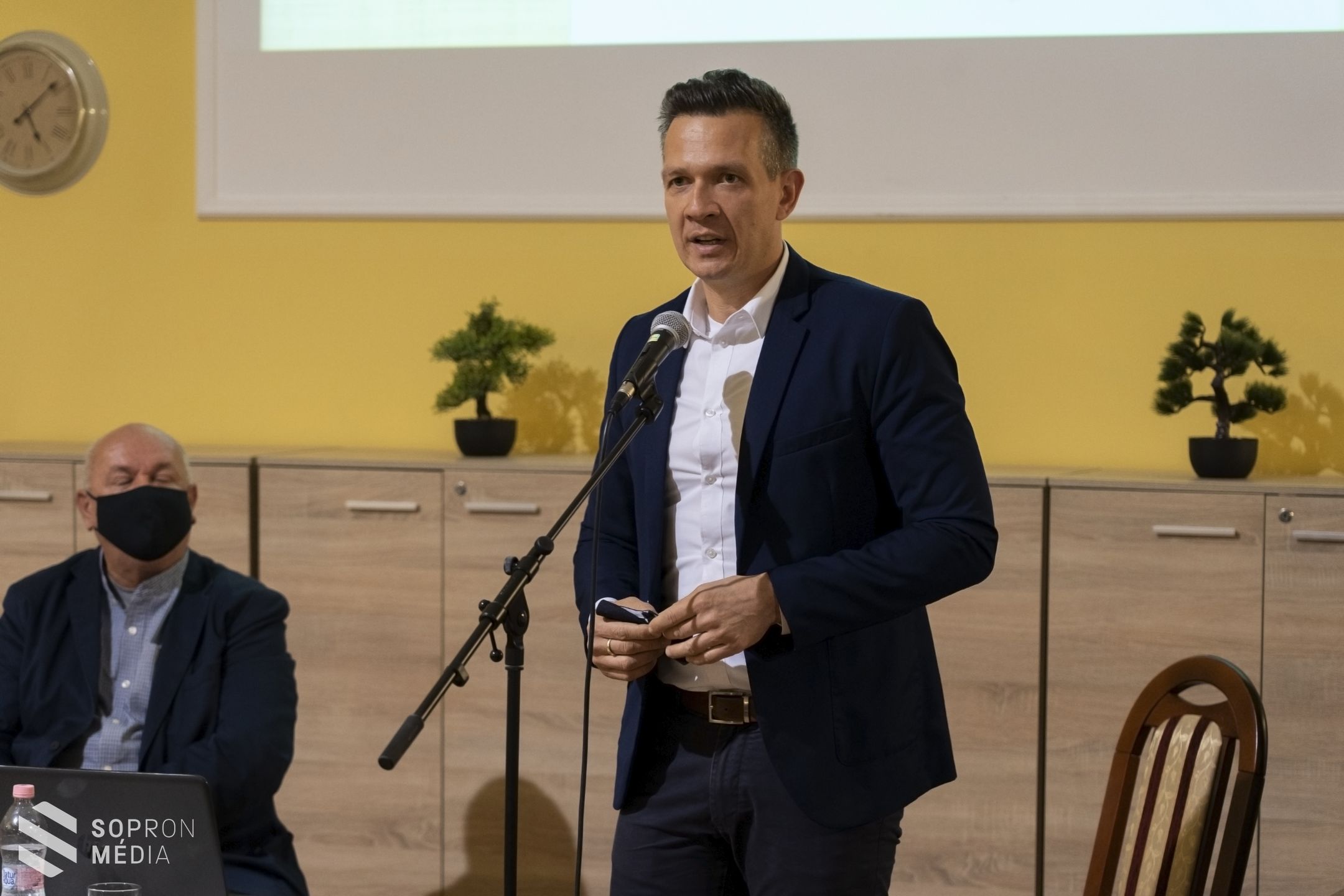 Híres fogyatékkal élő emberekről szól Horváth Ernő Zoltán soproni gyógypedagógus könyve
