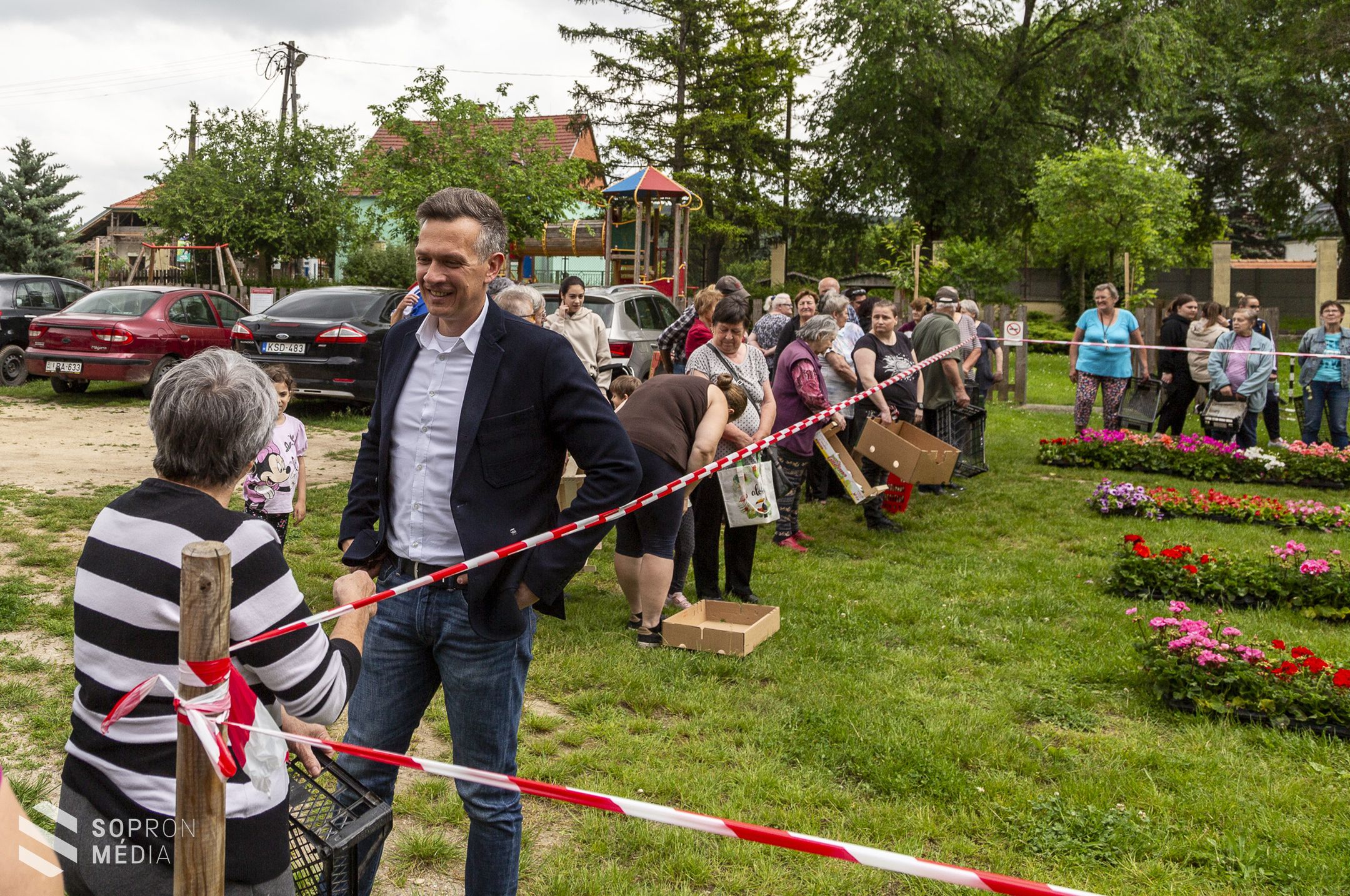 Virágosztás a szép és zöld környezetért
