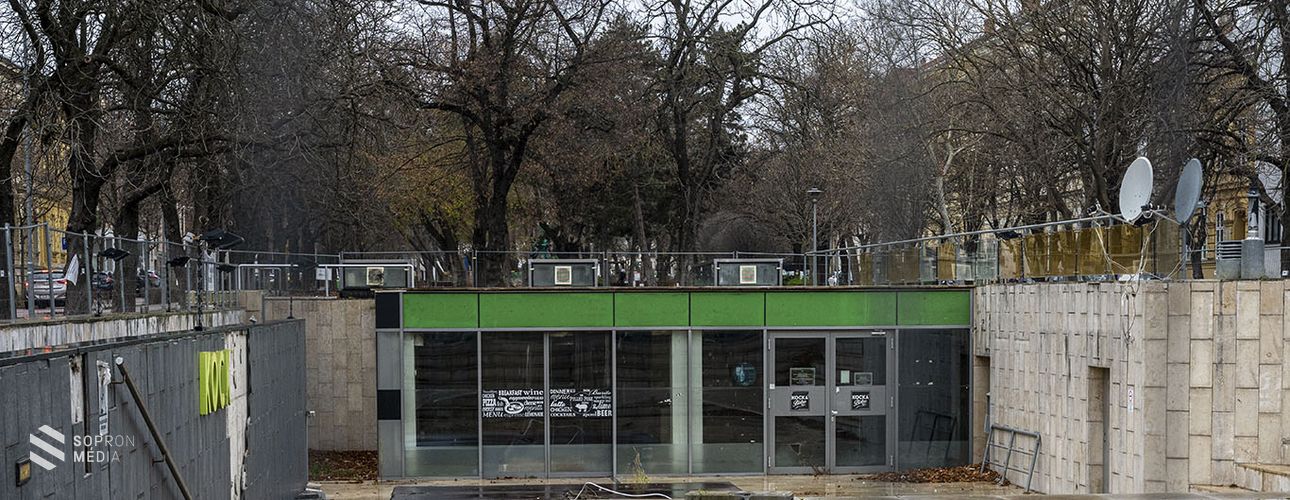 Közösségi borszaküzlet fog működni a Deák téri „Kockában”