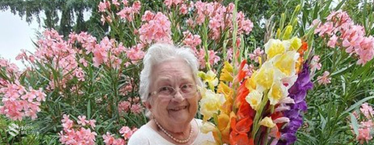 Mosolyogva, gyógyultan távozott a kórházból a 83 éves Magdi néni 