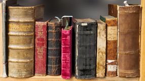 Az ősi magyar rovásírást népszerűsítő kézikönyv