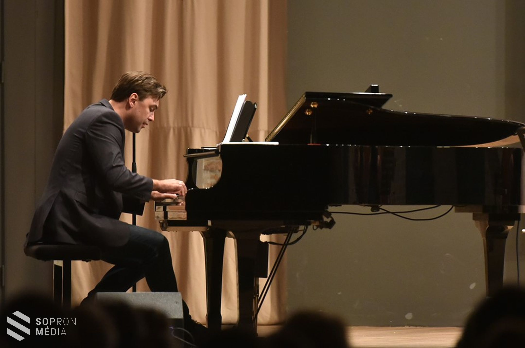 Zenetörténeti kalandozás jazz köntösben Eszterházán