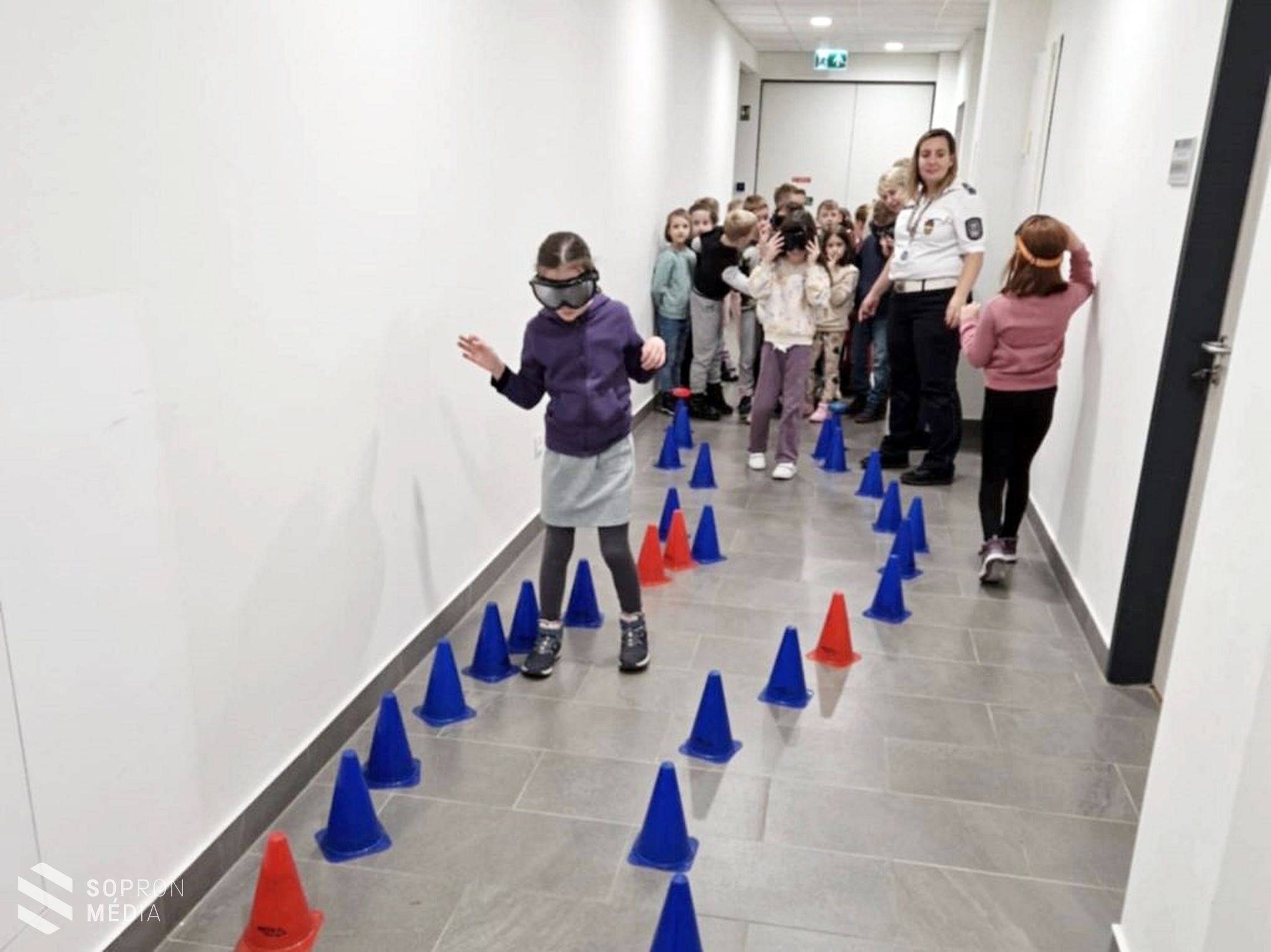 A rendőrök munkájával ismerkedtek soproni diákok
