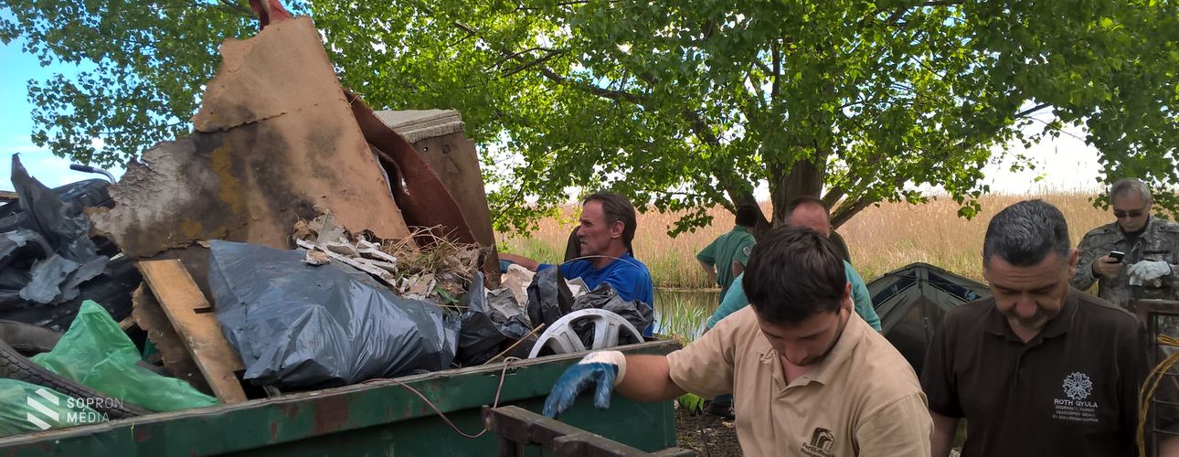 Szemetet gyűjtöttek a Nemzeti Park munkatársai