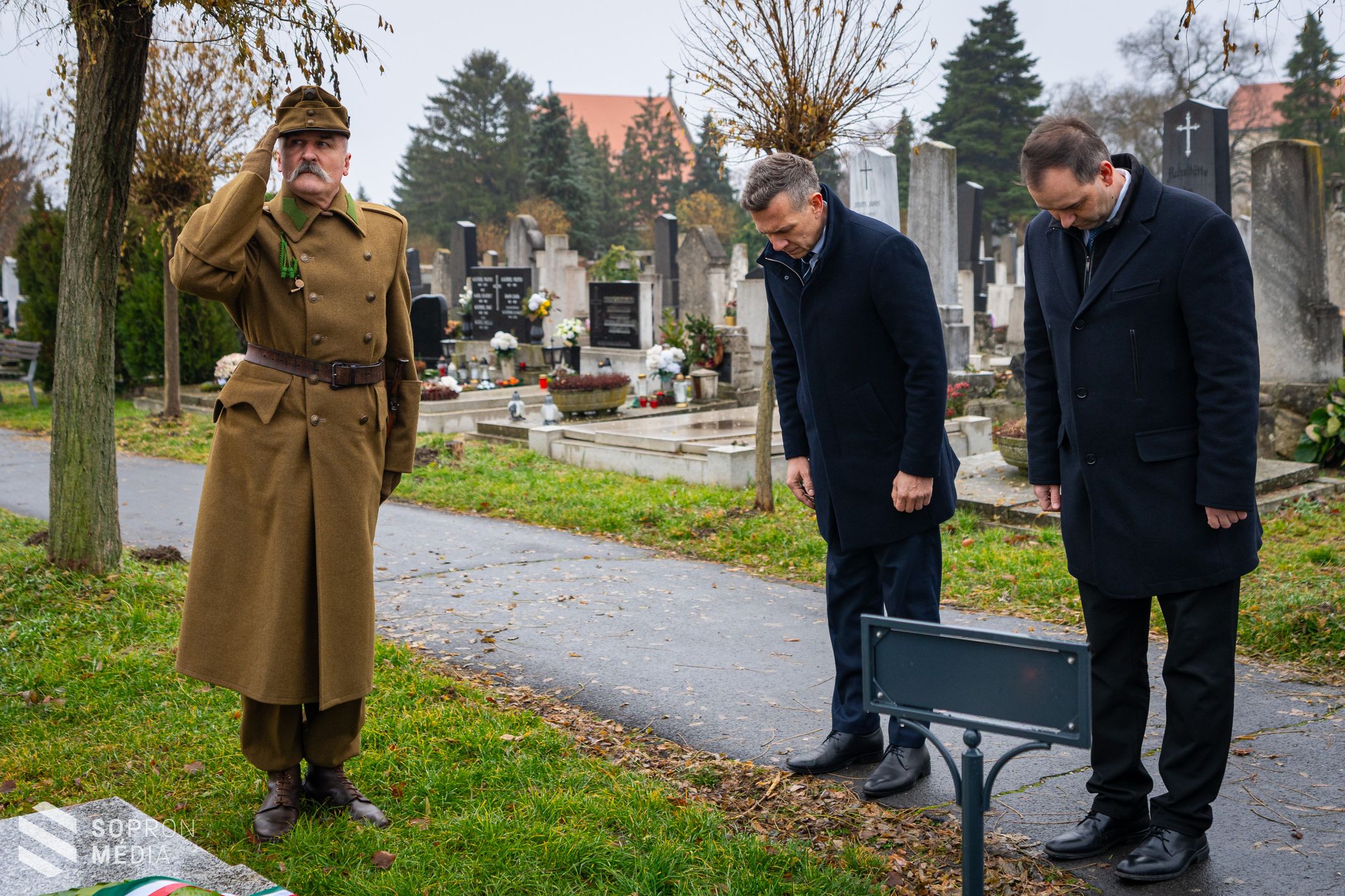 Csendes főhajtás és koszorúzás a hűség napja alkalmából