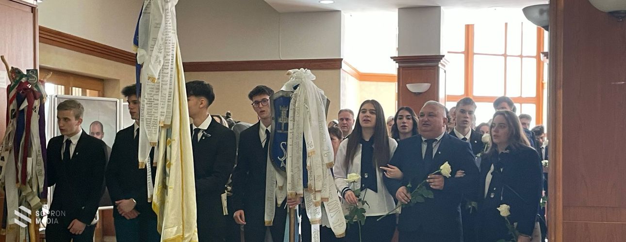 Elballagtak a Széchenyi István Gimnázium végzősei