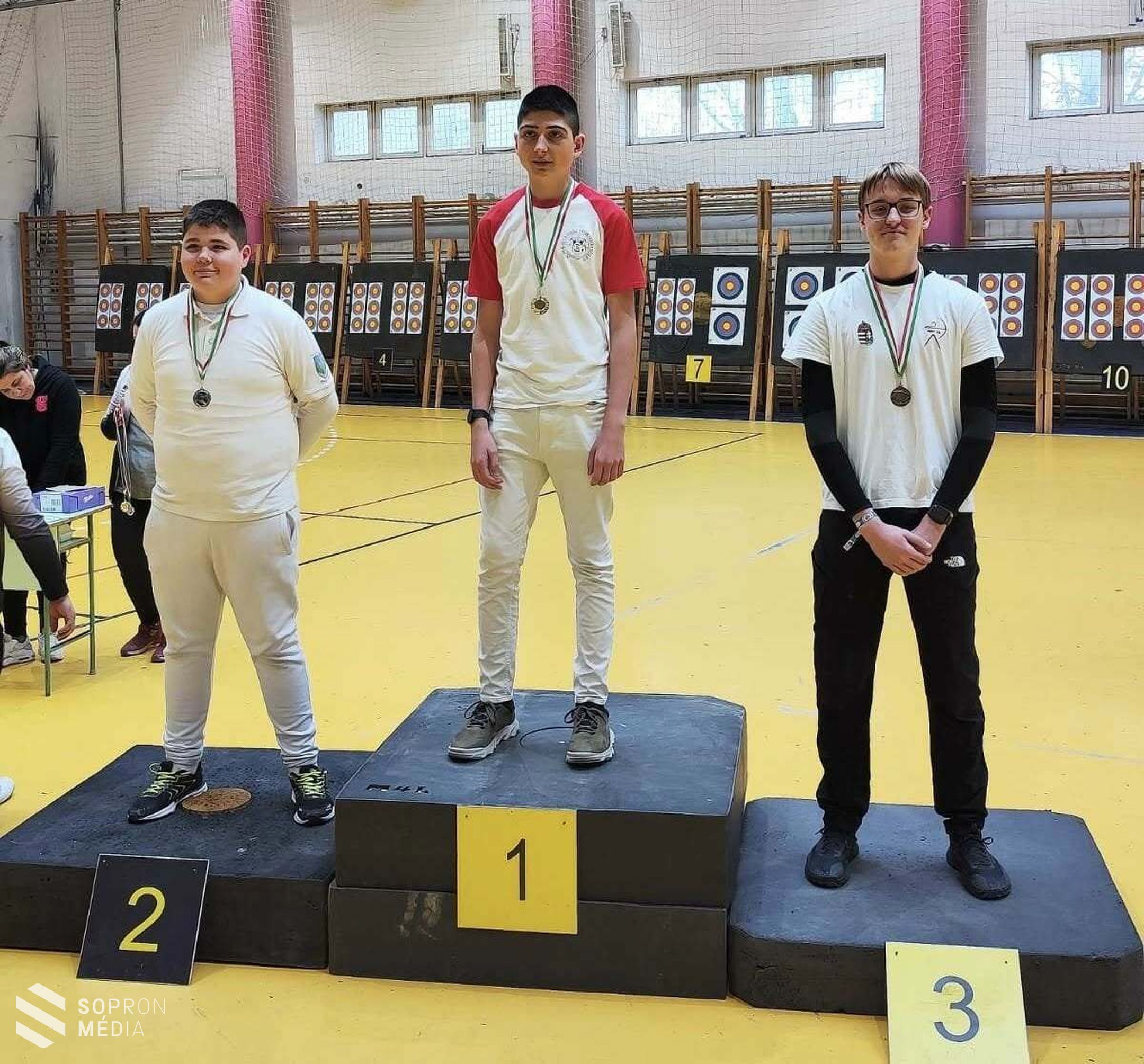 Kiemelkedő soproni íjász siker az év utolsó kvalifikációs teremversenyén