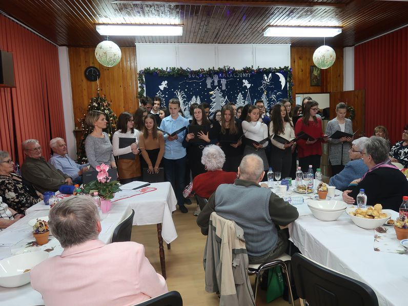 Diákok tették még szebbé a nyugdíjasok adventjét a Jerevánon