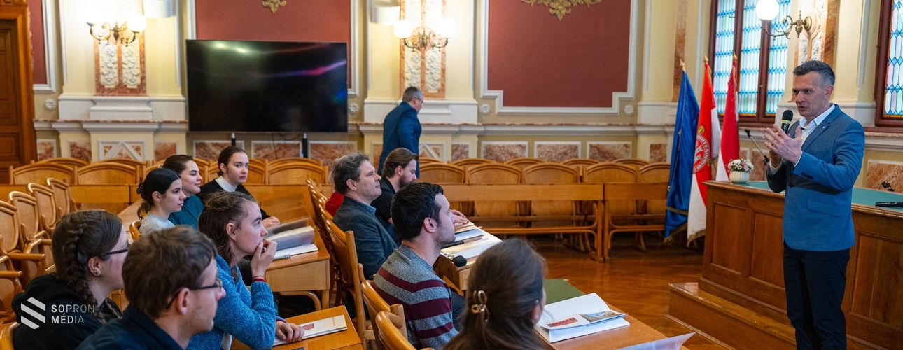 Az Aquinói Szent Tamás Akadémia hallgatói látogattak Sopronba