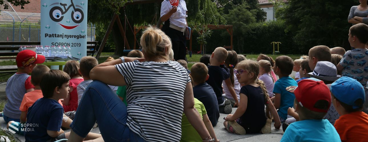 Biztonságos közlekedésre tanították a gyerekeket
