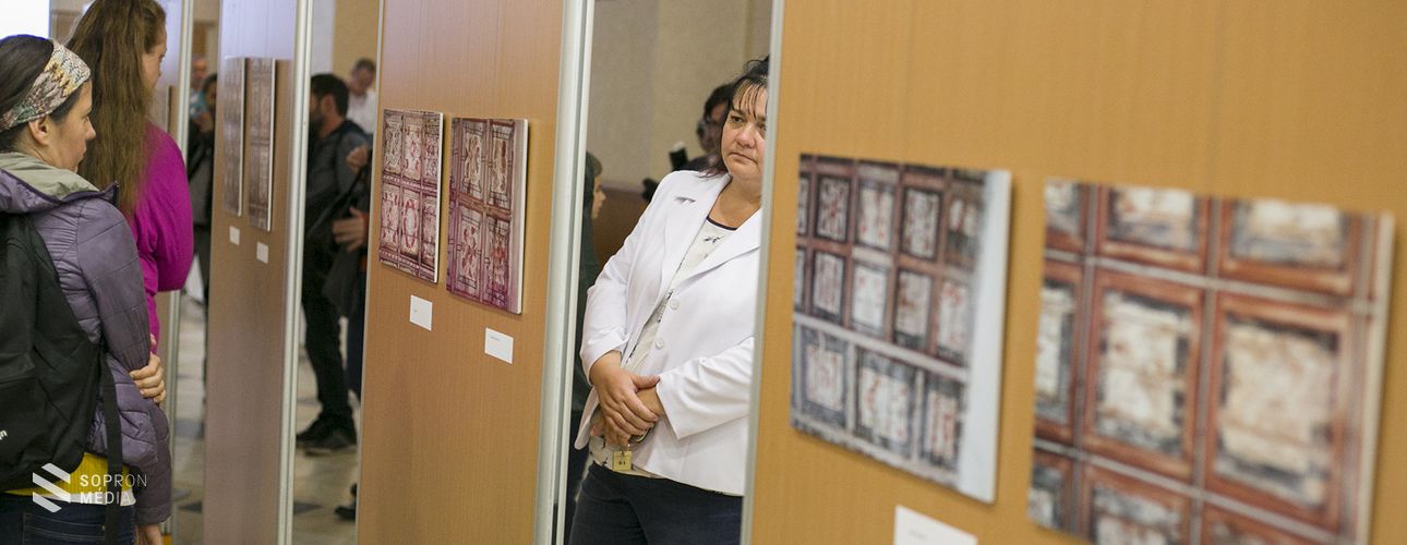Festett kazettás templom mennyezetek motívumvilága - kiállítás "A reformáció 500 éve" jegyében