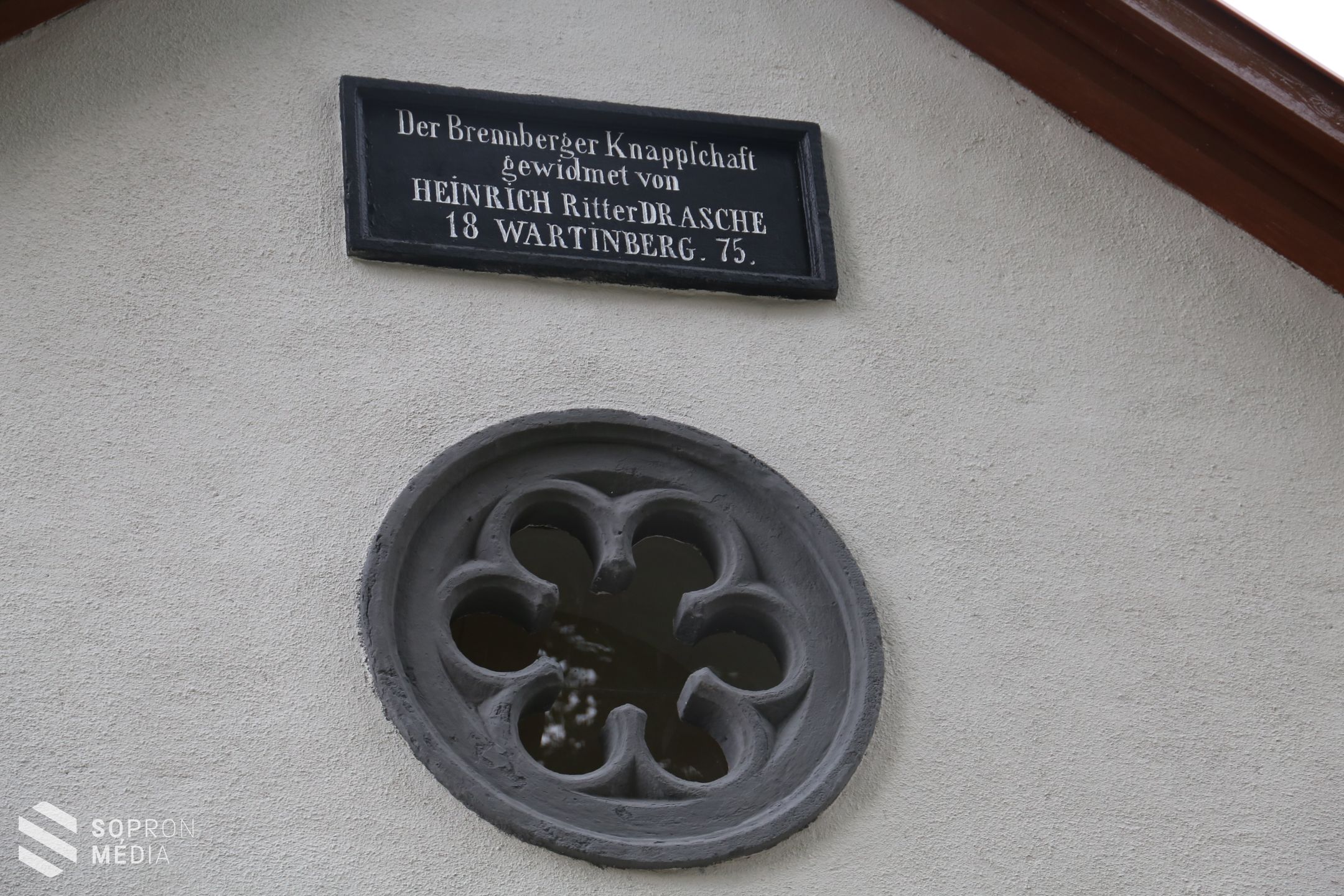 Megáldották a Szent Borbála temető megújult kápolnáját