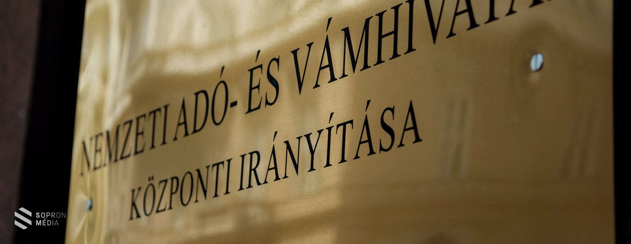 Még egy hónapig akár SMS-ben is kérhető a postázás