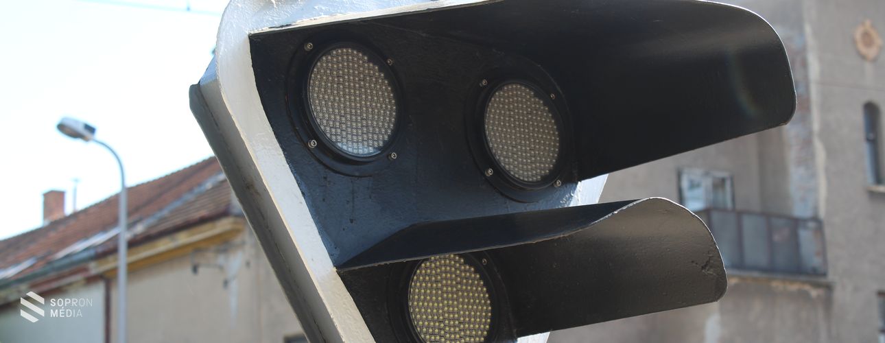 Csütörtökön és pénteken lezárják a Batsányi úti vasúti átjárót