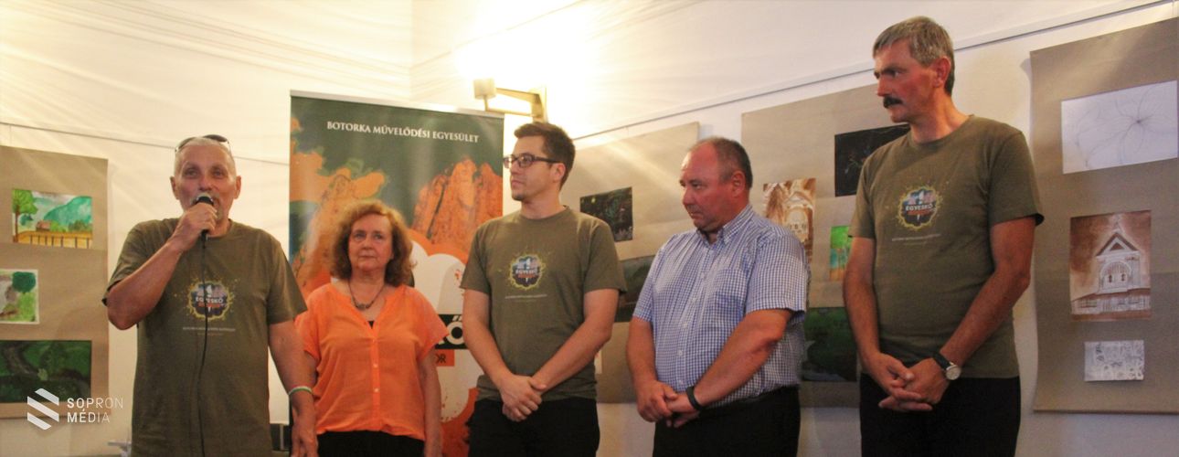 Az Egyeskő Alkotótábor fiatal művészeinek kiállítása a Várkerület Galériában