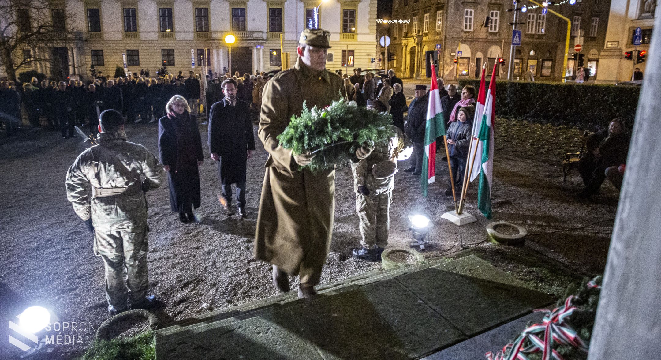 A Hűségzászlónál ünnepelt a város