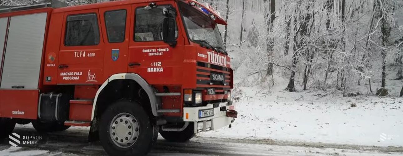 Viharos időjárás: kidőlt fák nehezítették a közlekedést Sopronban