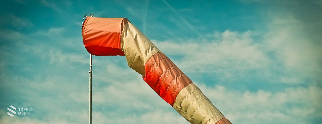 Másodfokú riasztás megyénkben az erős szél veszélye miatt