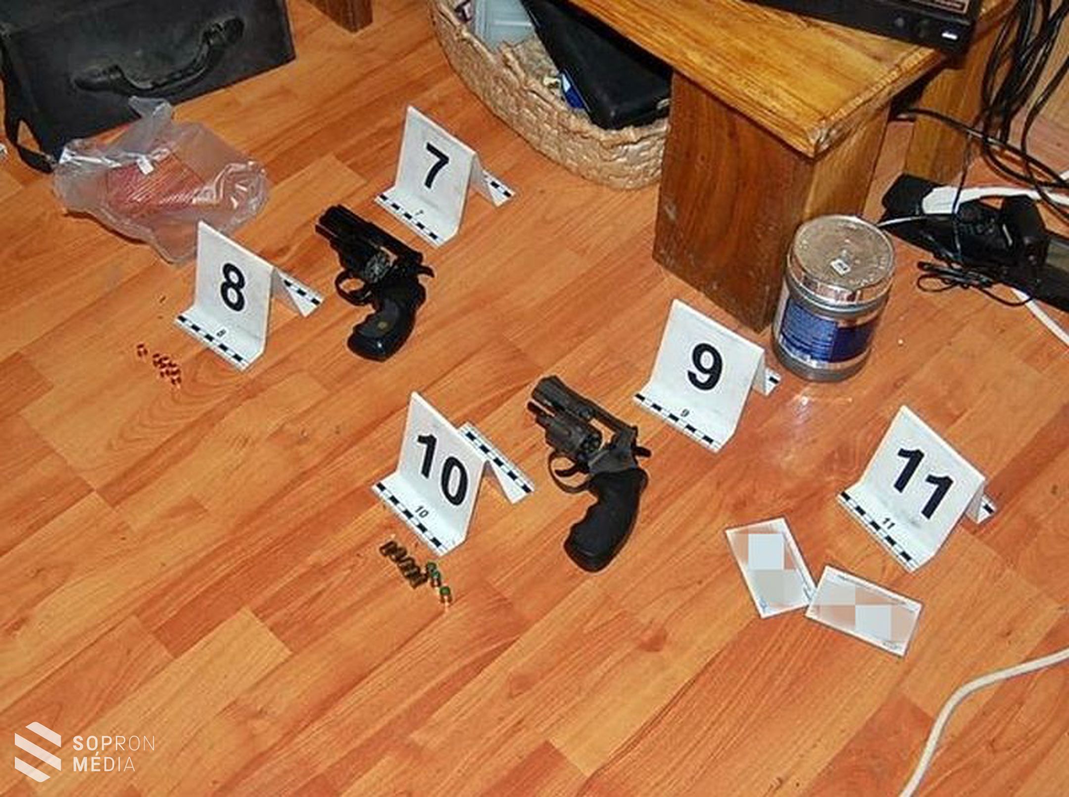Marihuánát, fegyvert, lőszert találtak egy soproni férfinál
