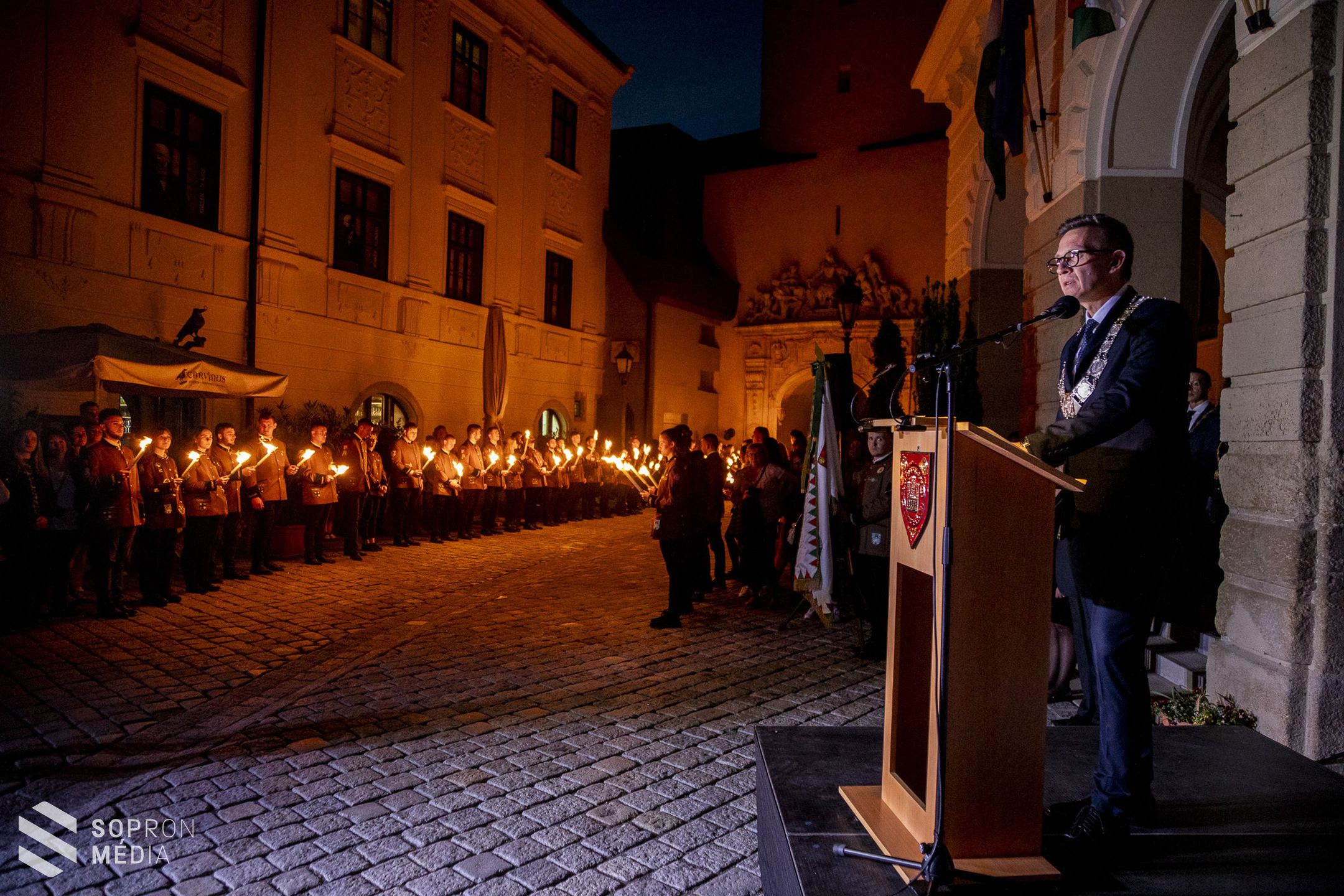 Valéte! - a város is búcsúzott a Soproni Egyetem végzős hallgatóitól