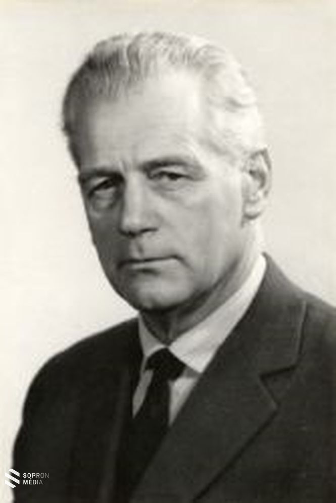 Winkler Oszkár  (Sopron, 1907. január 19. – Sopron, 1984. december 19.) építészmérnök, a műszaki tudományok kandidátusa, egyetemi tanár 