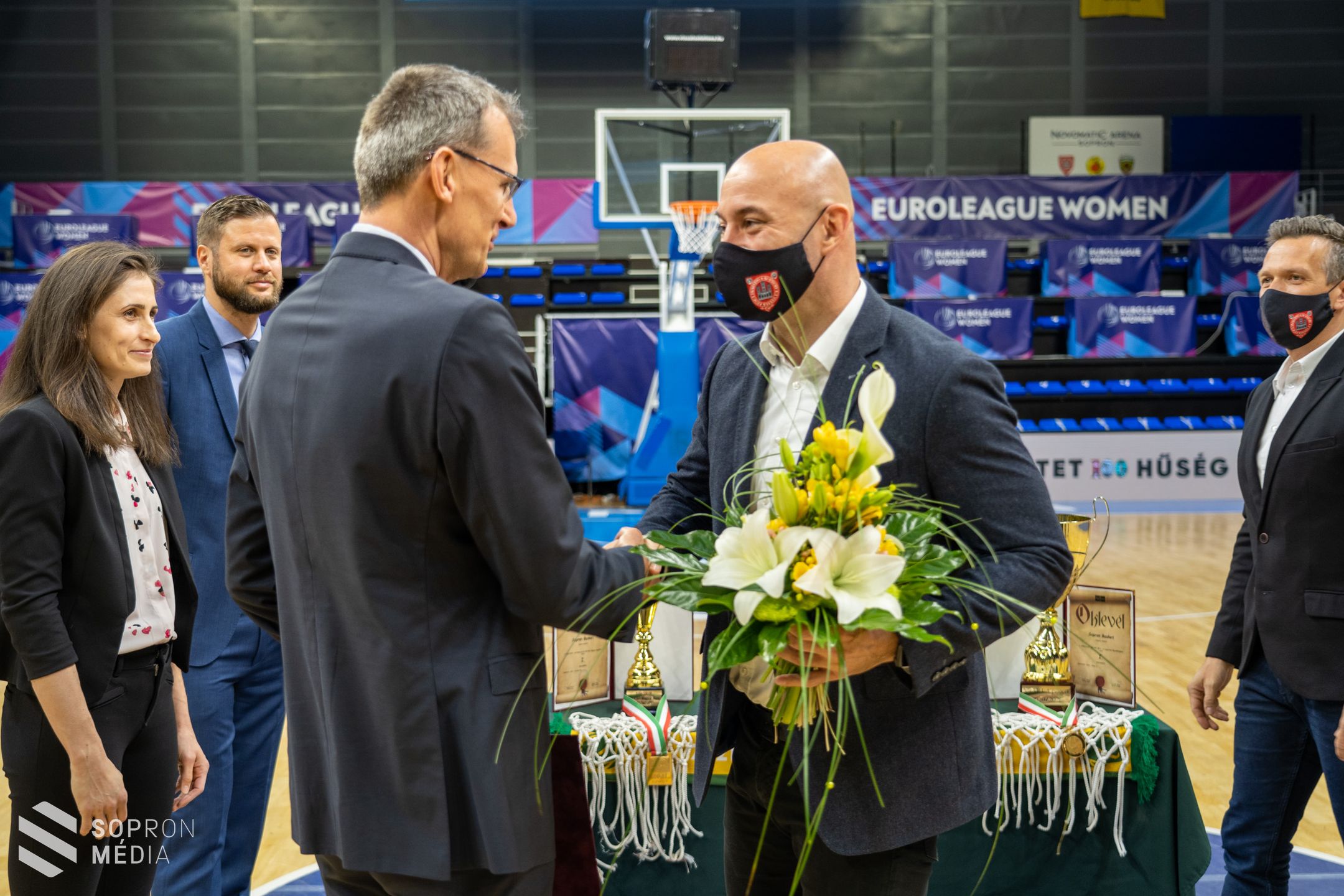 A bajnokcsapatot köszöntötte a soproni városvezetés