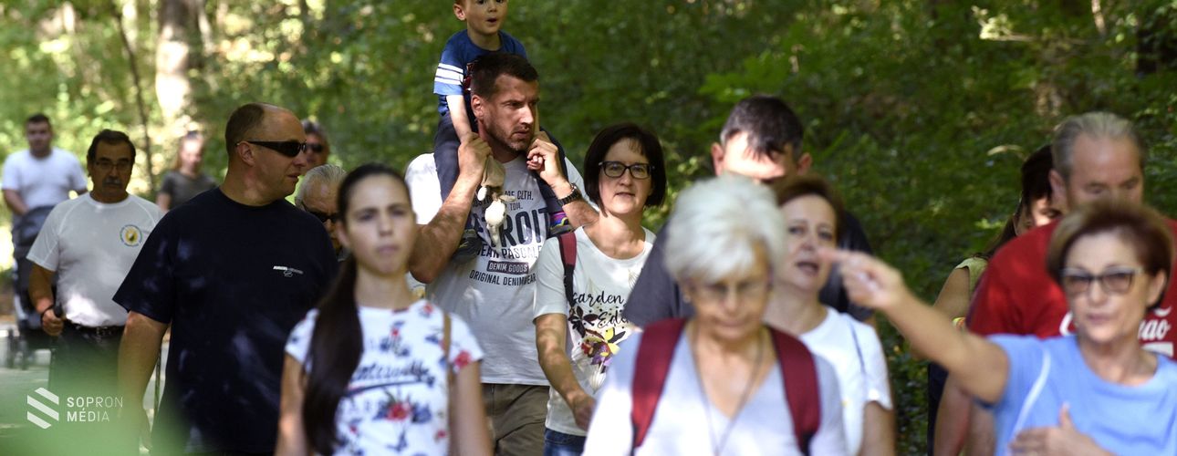 Népszerű volt az első Tómalom-kerülő túra