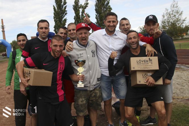A Kékfrankos Kupa győztese a JGB-Muki Football Team
