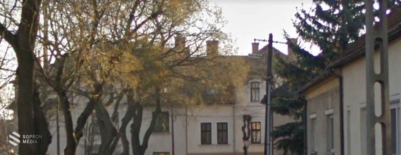 Útfelújítás és fakivágás lesz a Berzsenyi utcában
