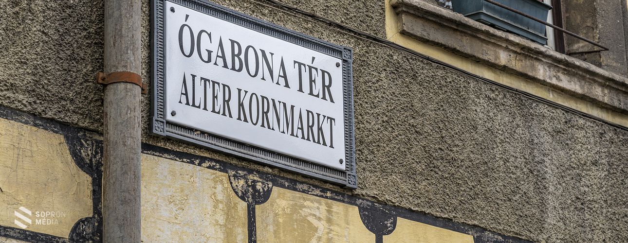 Többnyelvű utcatáblák Sopronban
