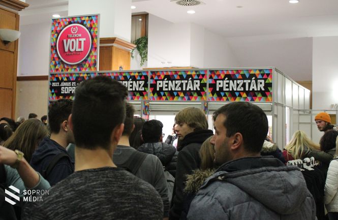 Egyre közelebb a pénztárhoz