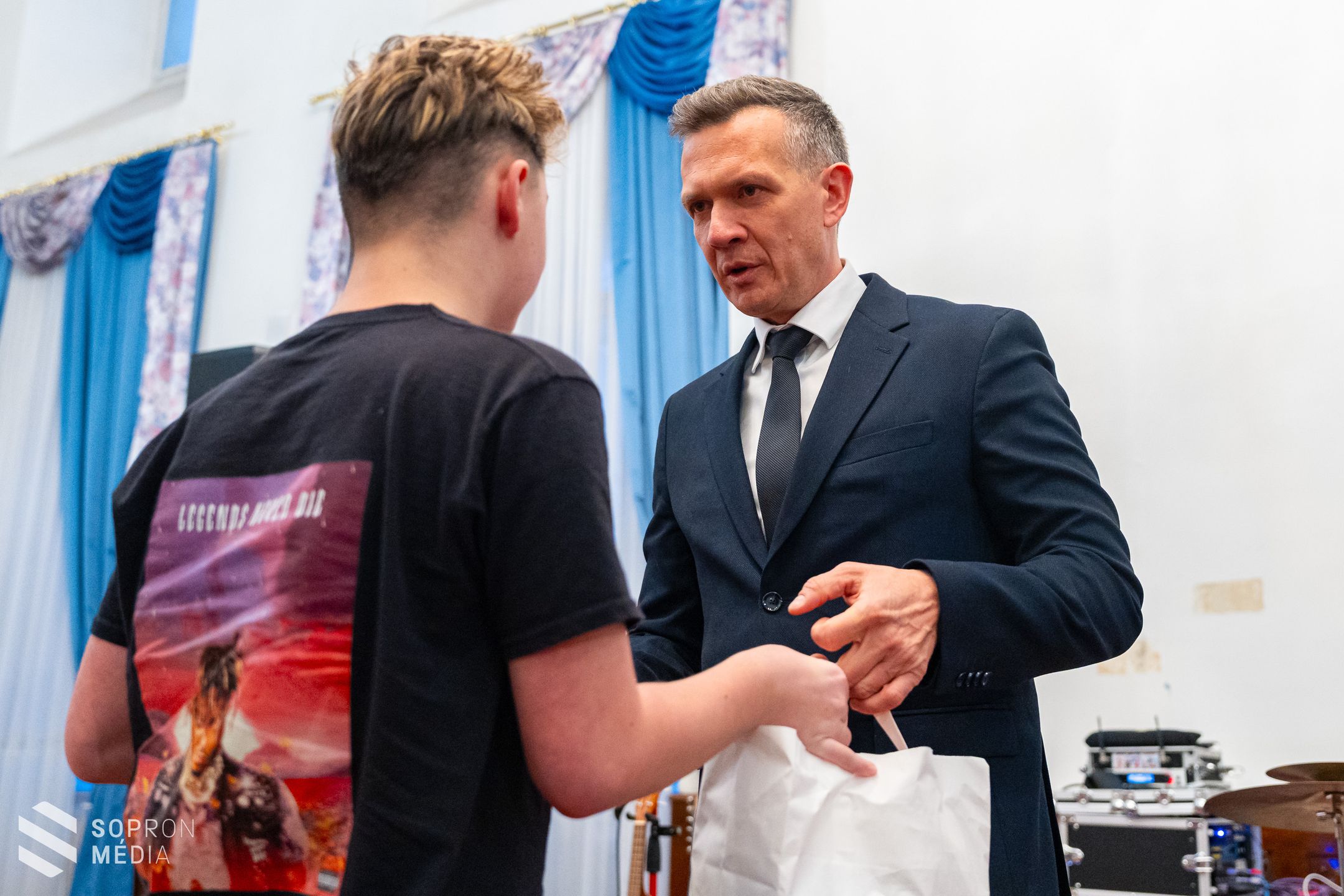 A nehéz sorsú gyermekeket fogadták a volt Megyeházán