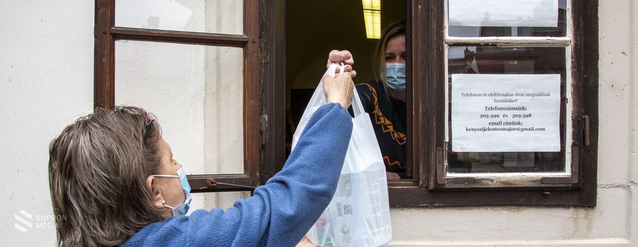 A SOSZI ingyenes védőfelszereléssel segíti a járvány elleni küzdelmet