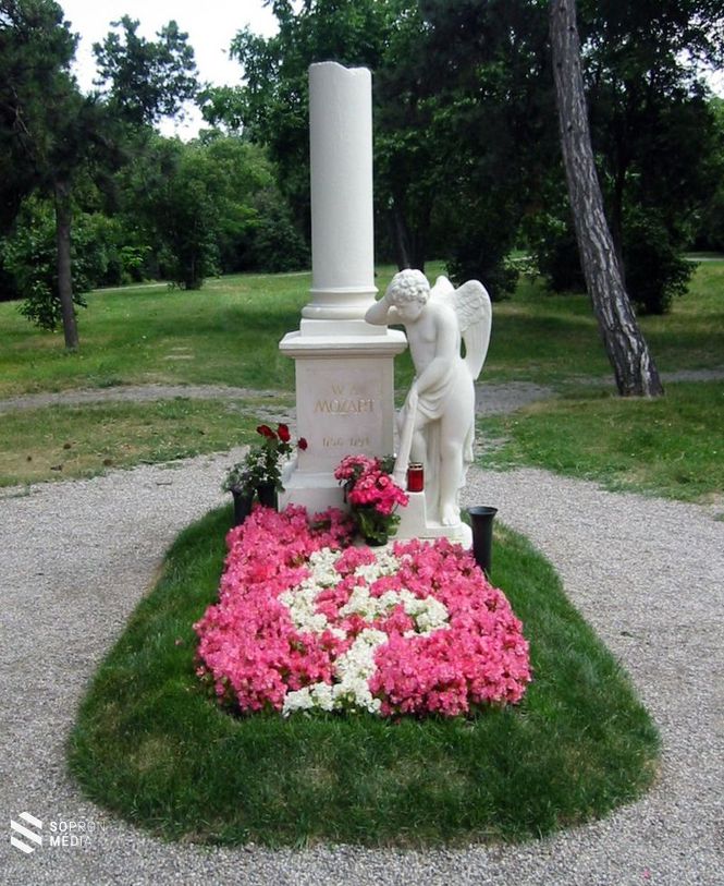 Mozart jelképes síremléke a Sankt Marx temetőben.