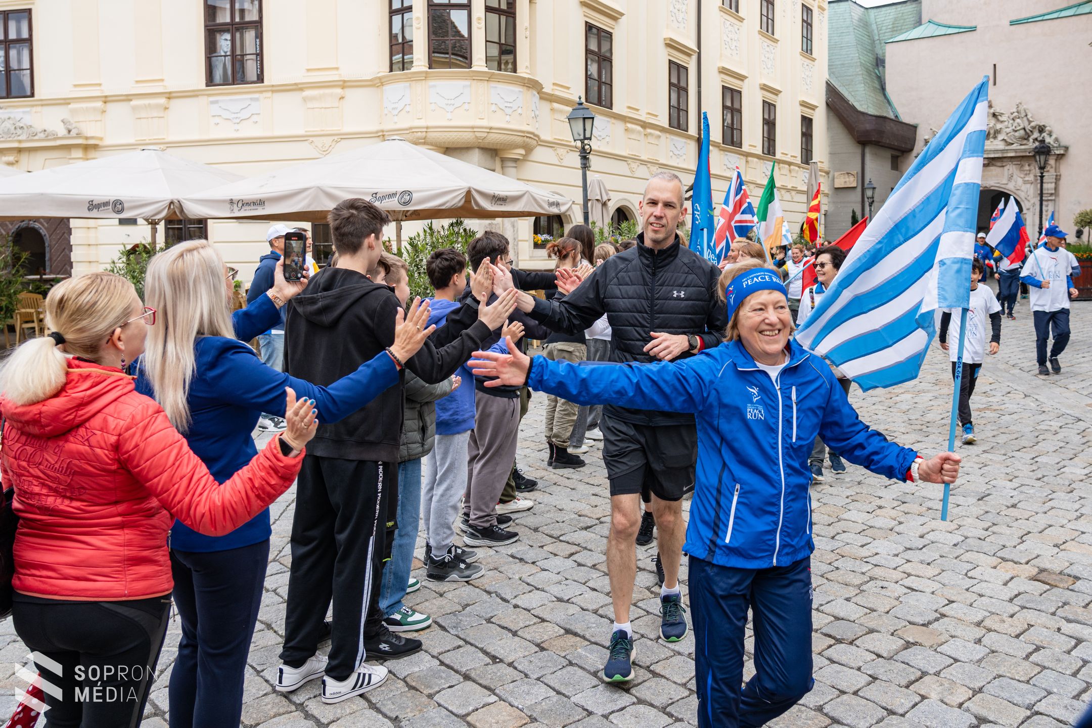 Sopronba érkezett hétfőn a békefutás delegációja
