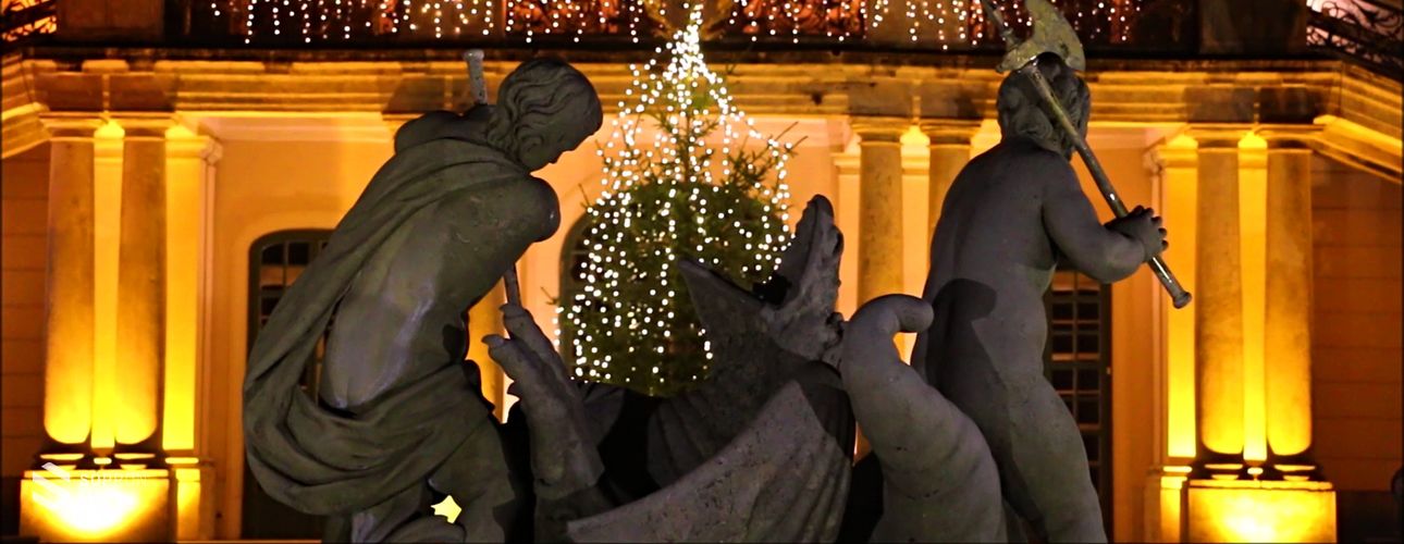 Ünnepi fényáradatban a fertődi Esterházy-kastély