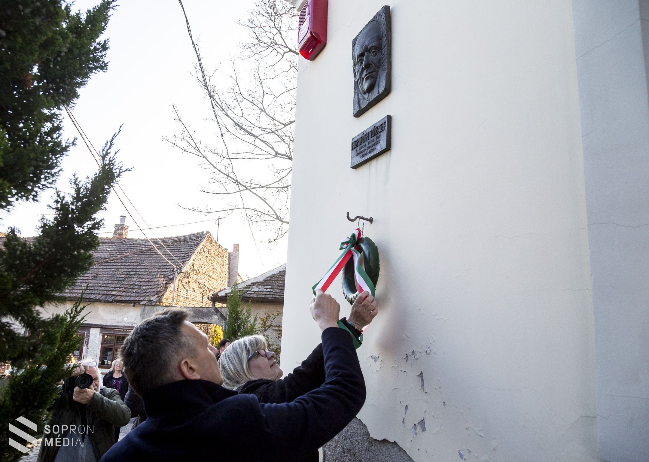 Koszorúzással és hangversennyel tisztelegtek Horváth József emléke előtt