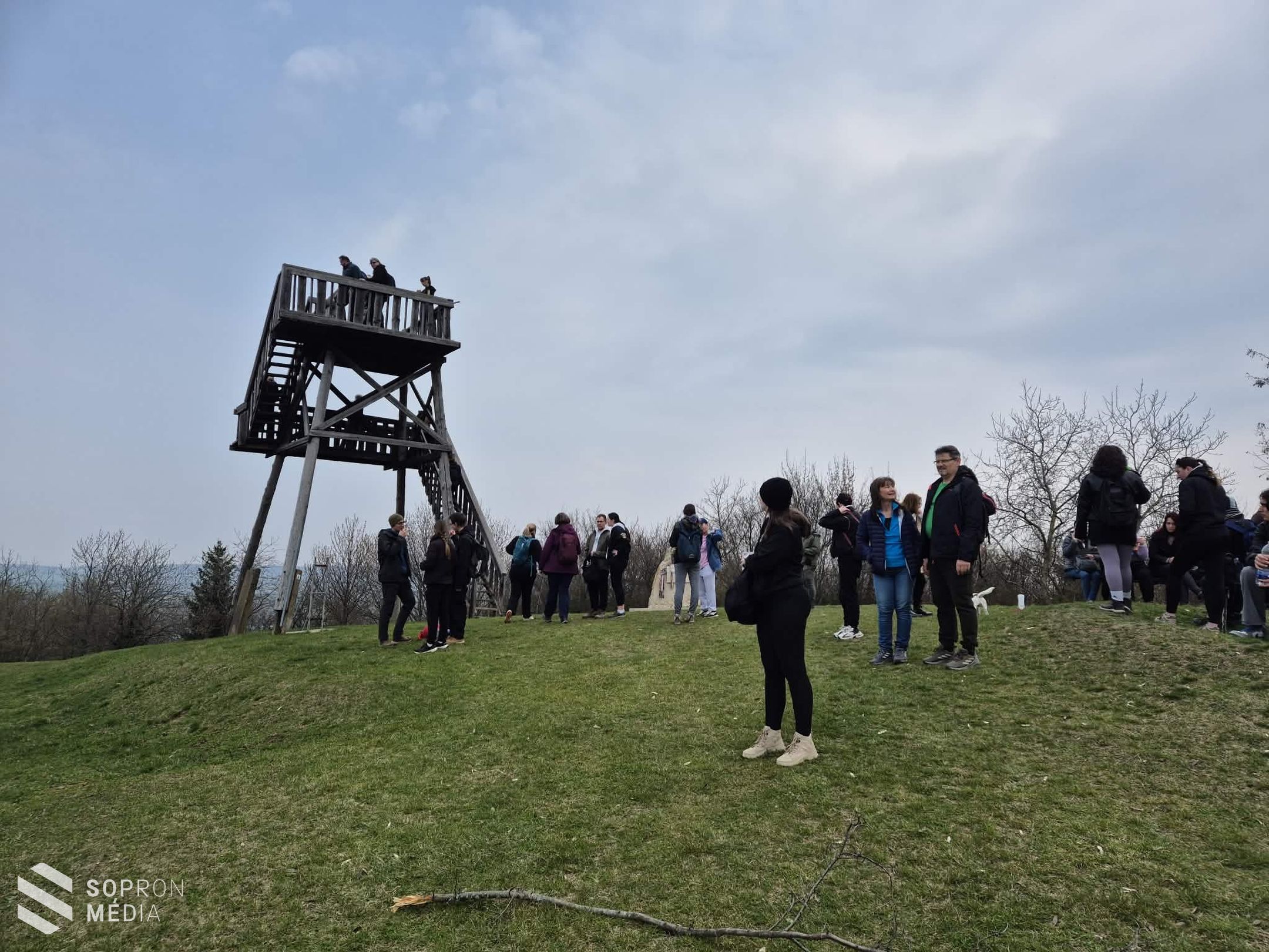 Tavaszköszöntő túrát szerveztek a Soproni-hegységben