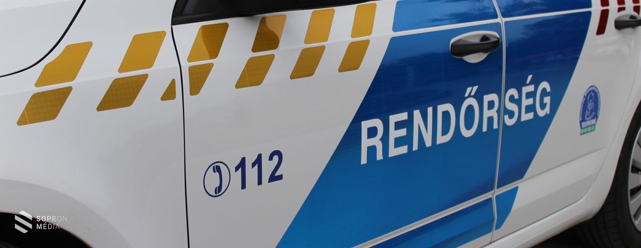 Filctollal rajzolta meg a rendszámát