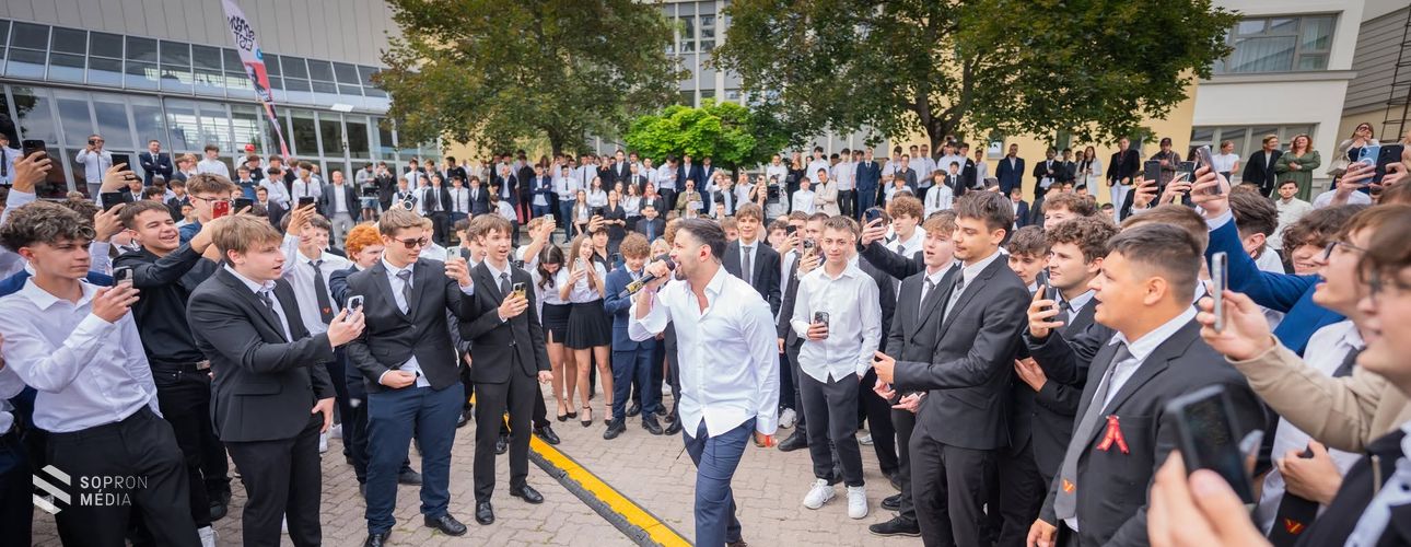 Beton.Hofi koncertjével búcsúztatták a tanévet a Vas- és Villamosipari Technikumban