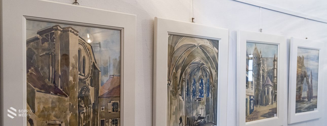 Magyarné Derszib Eti festőművész kiállítása a Várkerület Galériában
