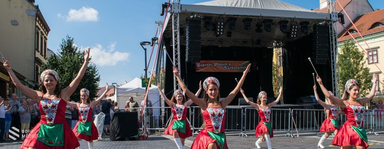 A Soproni Mazsorett Együttes elvarázsolta a belvárost