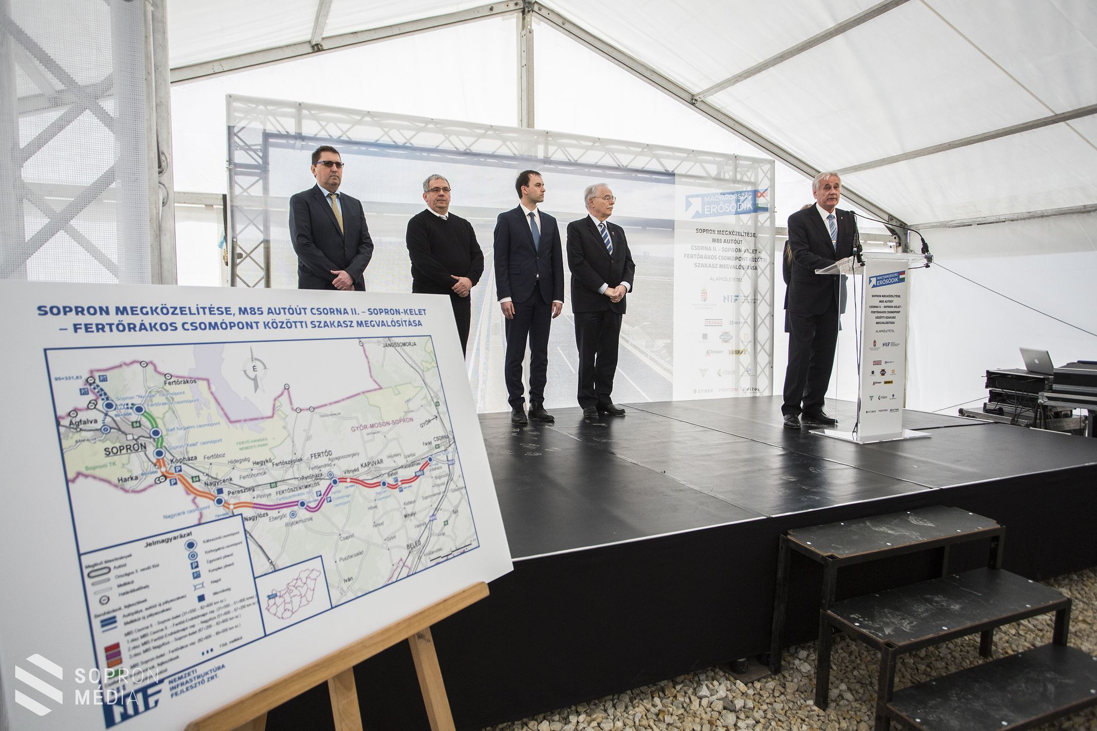 Letették az M85-ös gyorsforgalmi út alapkövét Sopron határában