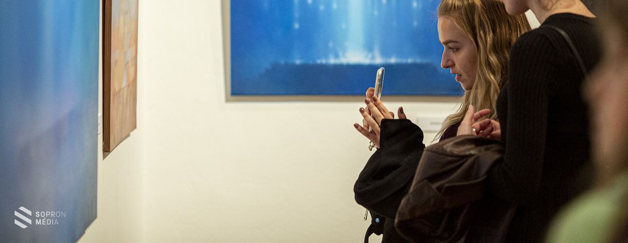 A nap heve nem éget címmel nyílt meg Kovács-Gombos Gábor tárlata