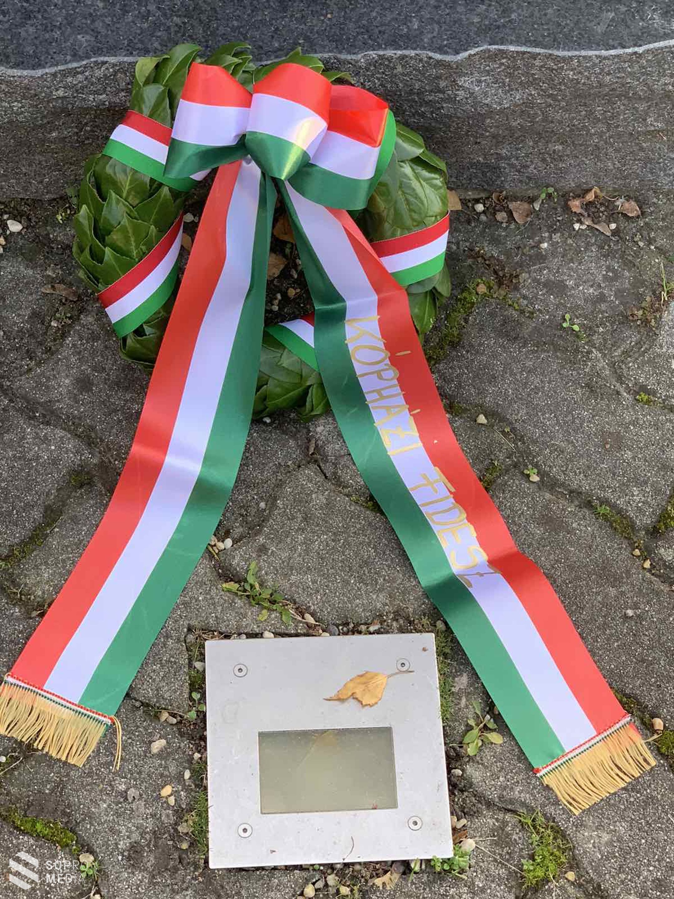 Koszorúzás a népszavazás évfordulóján