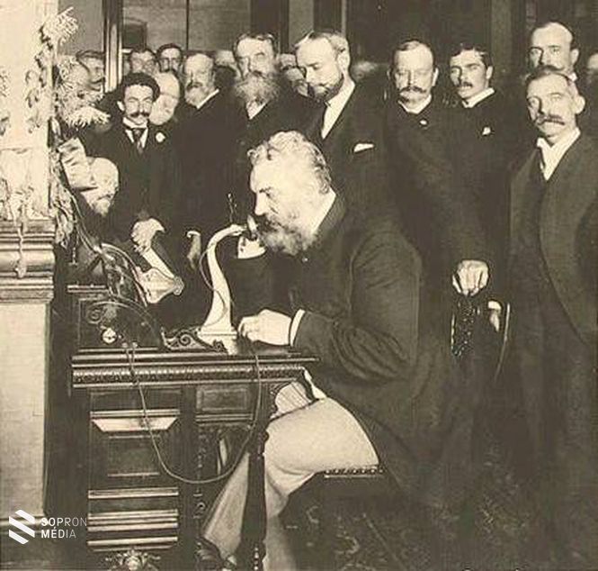 Bell telefonkapcsolatot létesített New York és Chicago közt (1882)