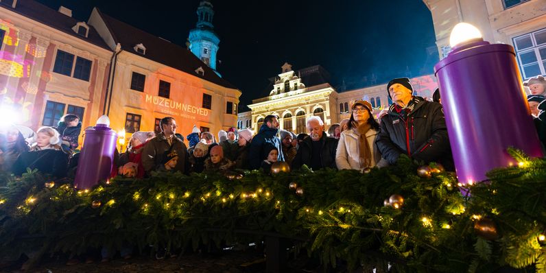 Fellobbant a remény lángja Sopronban